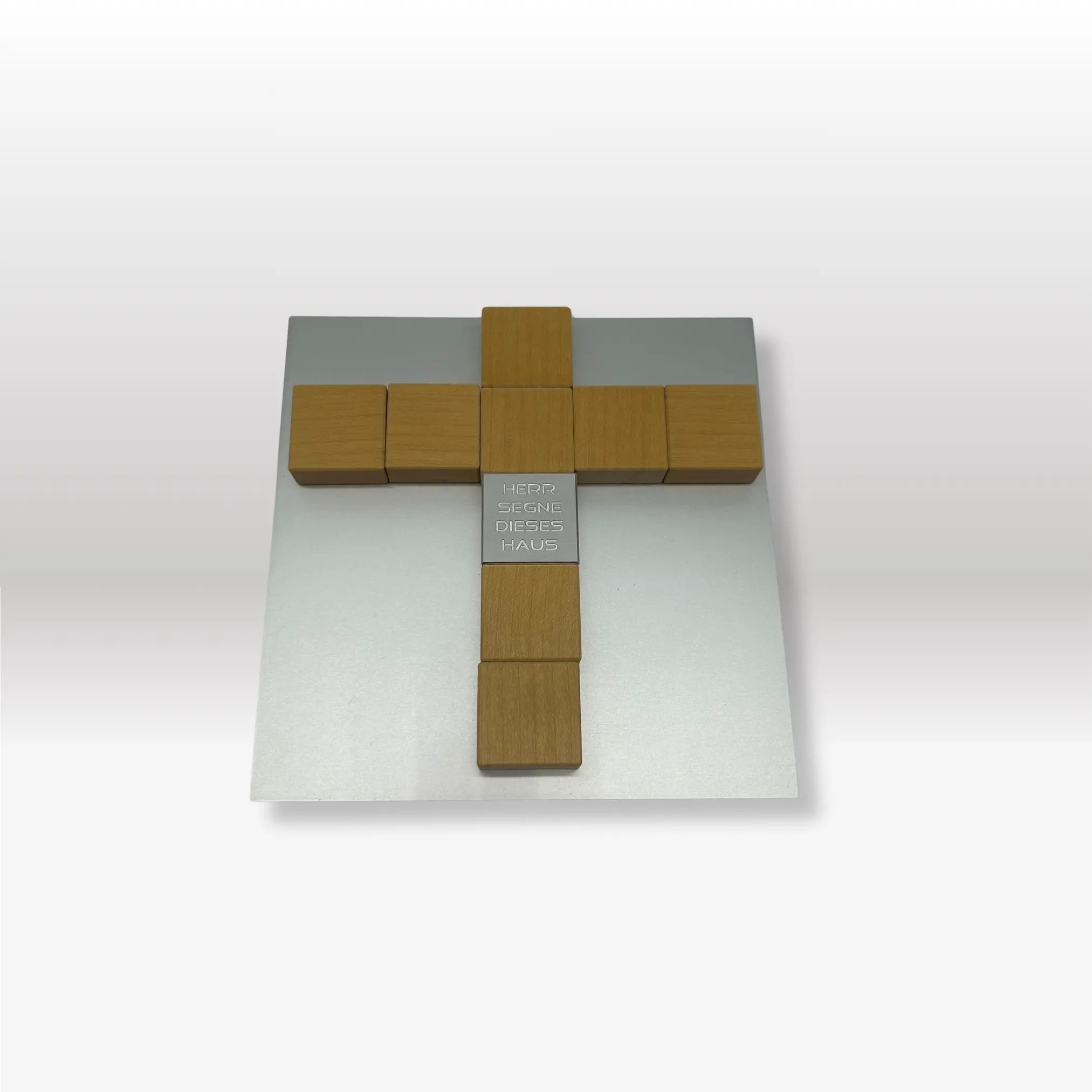 Holzkreuz auf Metaltafel mit Magnet "Herr segne dieses Haus"