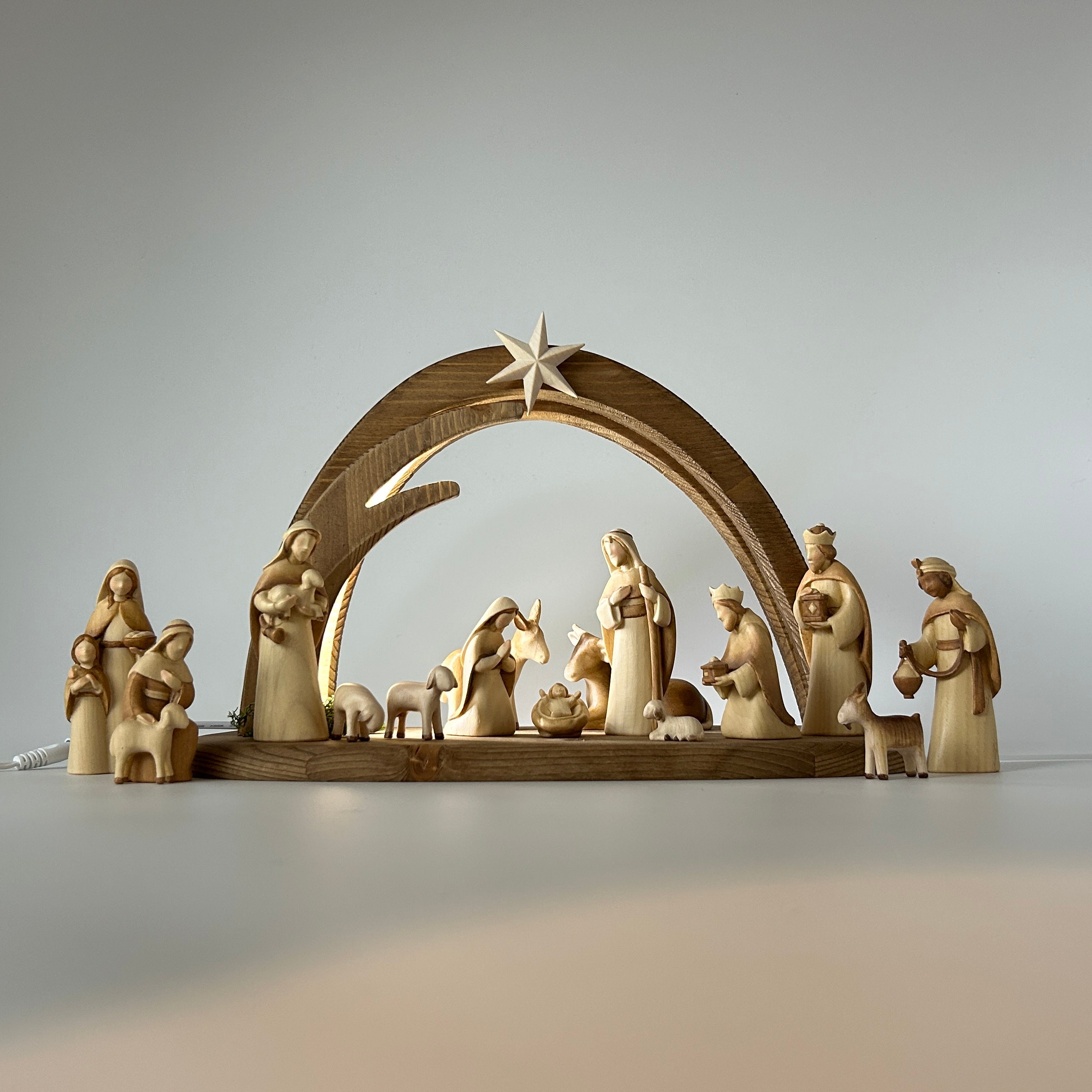 Krippenfiguren Set Akantus mit Moderner Stall Leonardo 15 Figuren