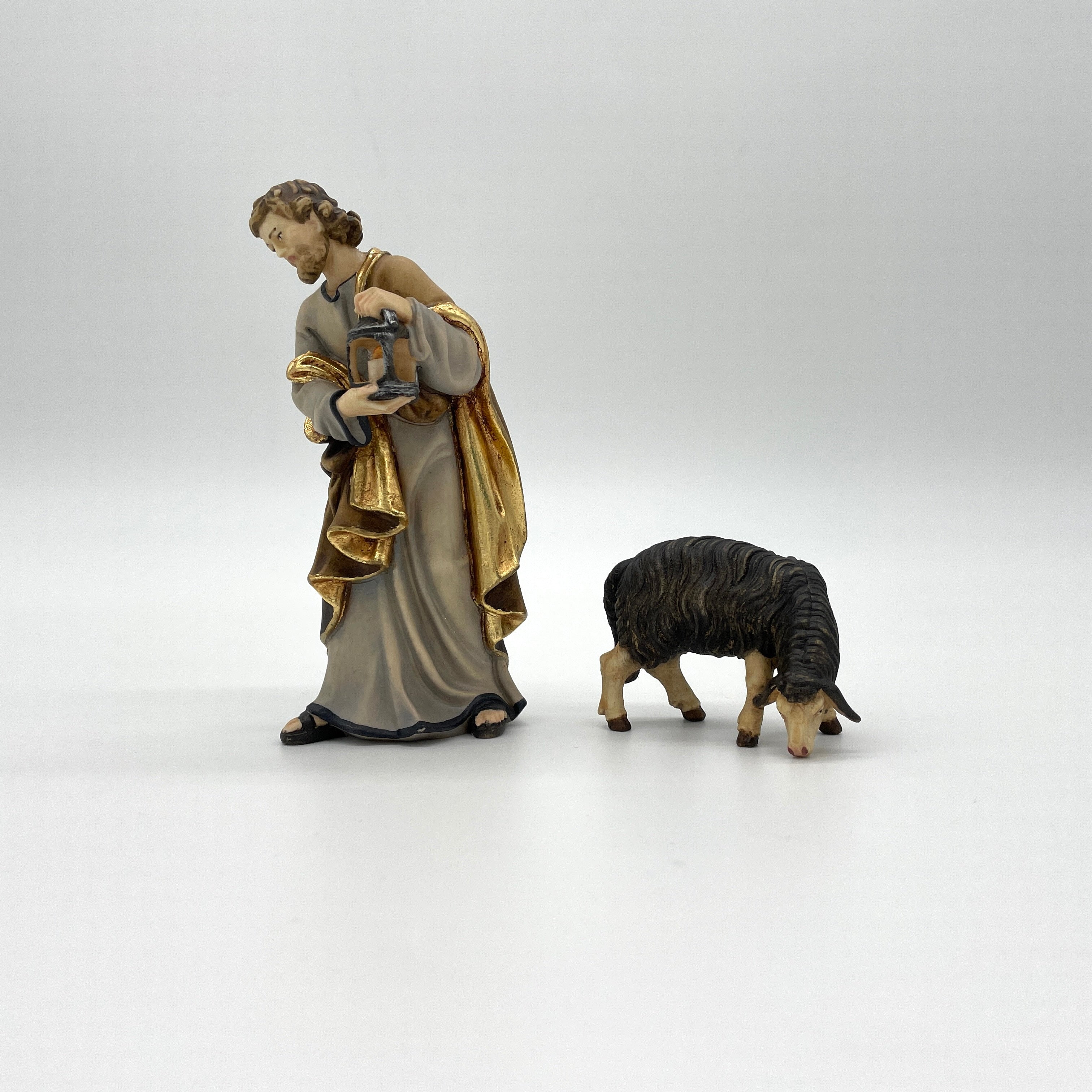 Schaf schwarz fressend rechtsschauend Krippenfigur von Kostner